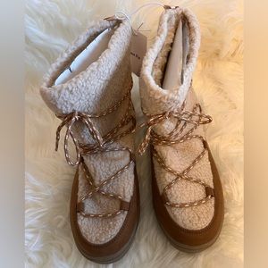 NWT OLD NAVY -Moccasin/ Booties Sz10